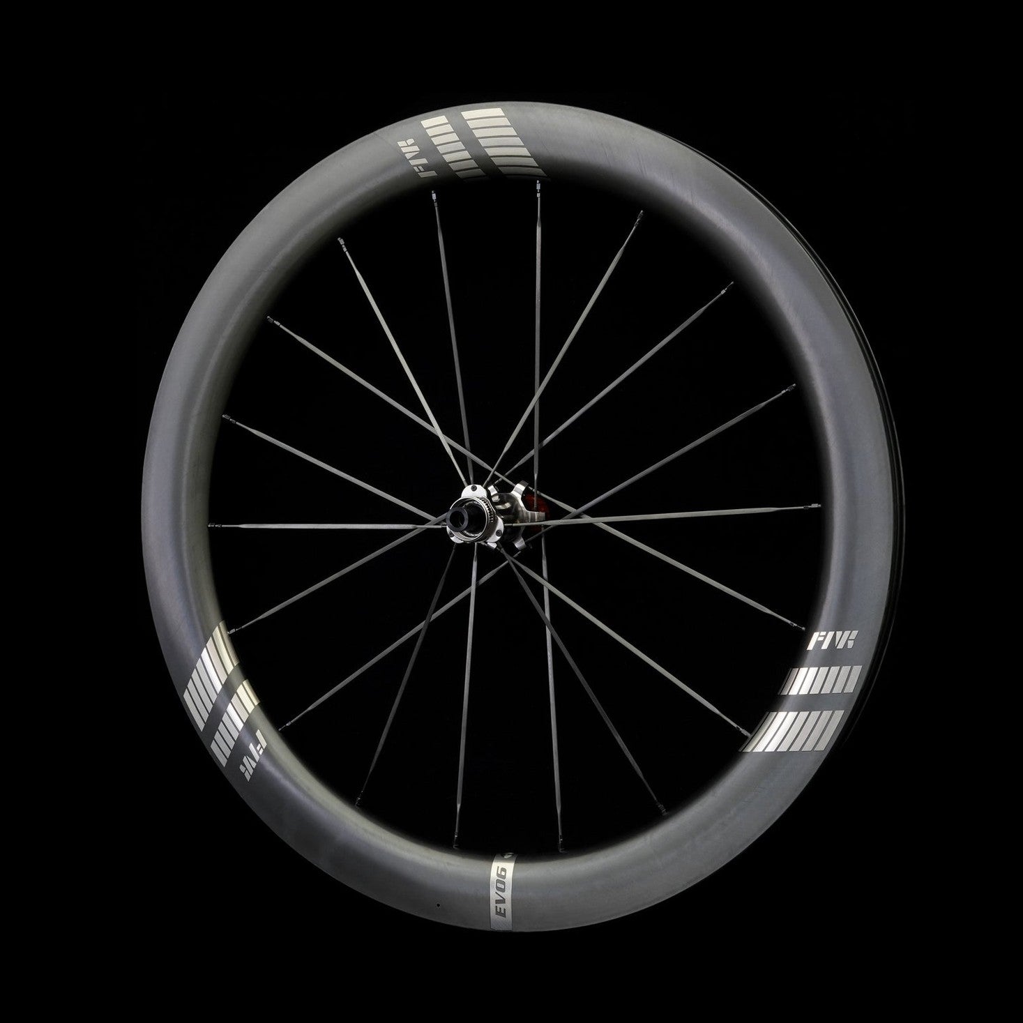 58mm aero carbon wheels with carbon spokes