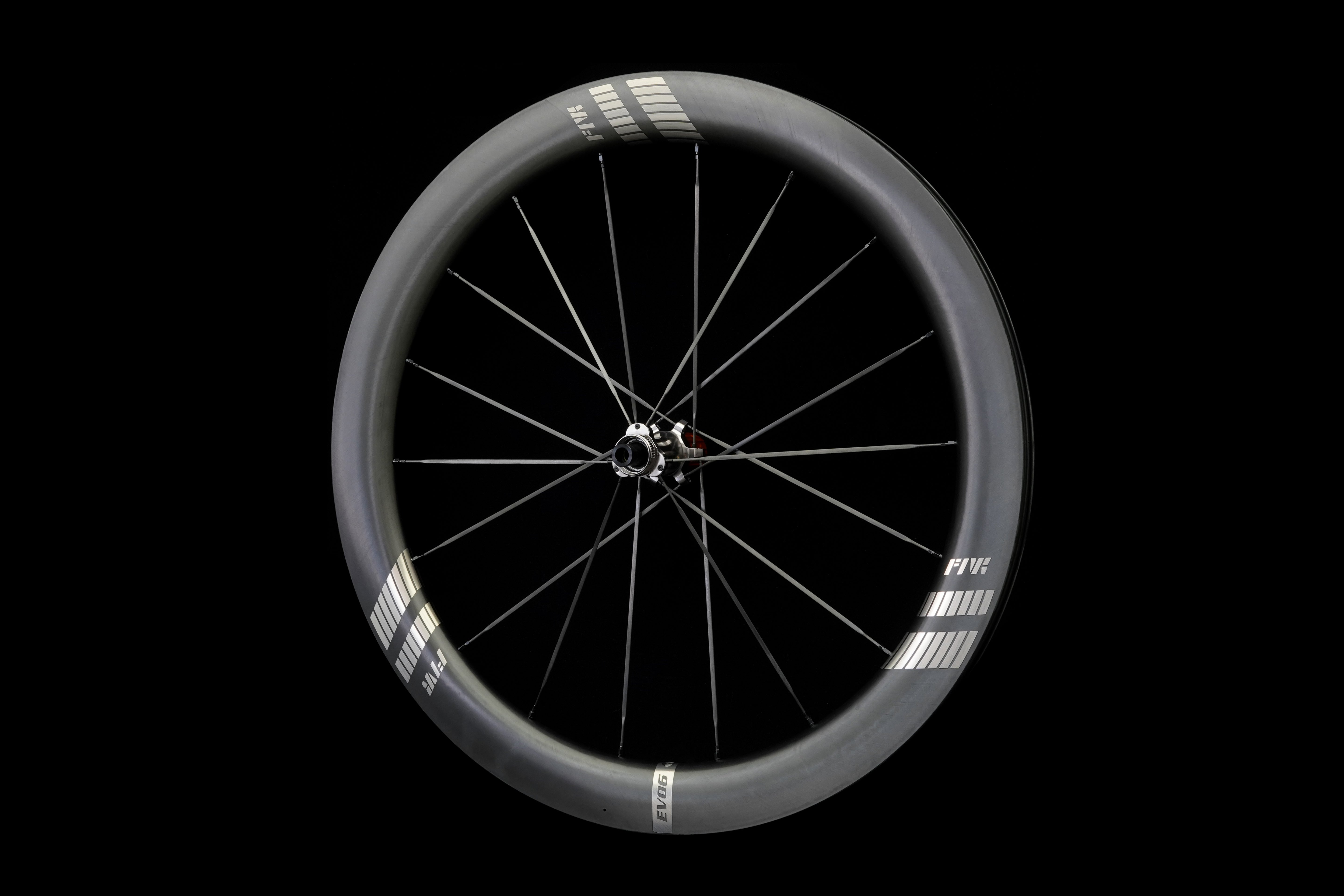 58mm aero carbon wheels with carbon spokes