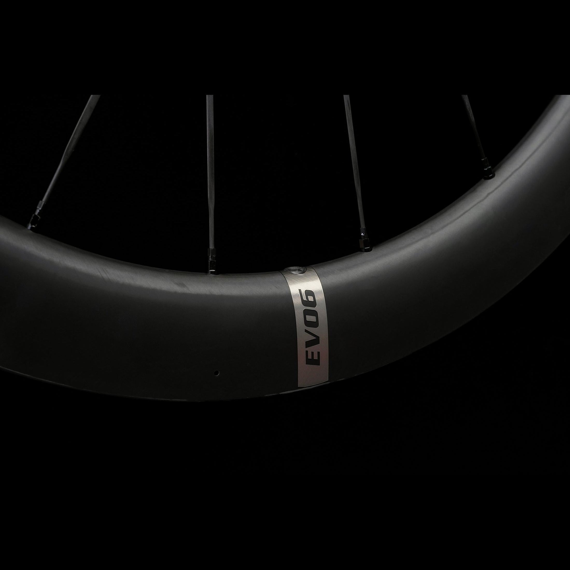 58mm aero carbon wheels with carbon spokes and alloy wheels