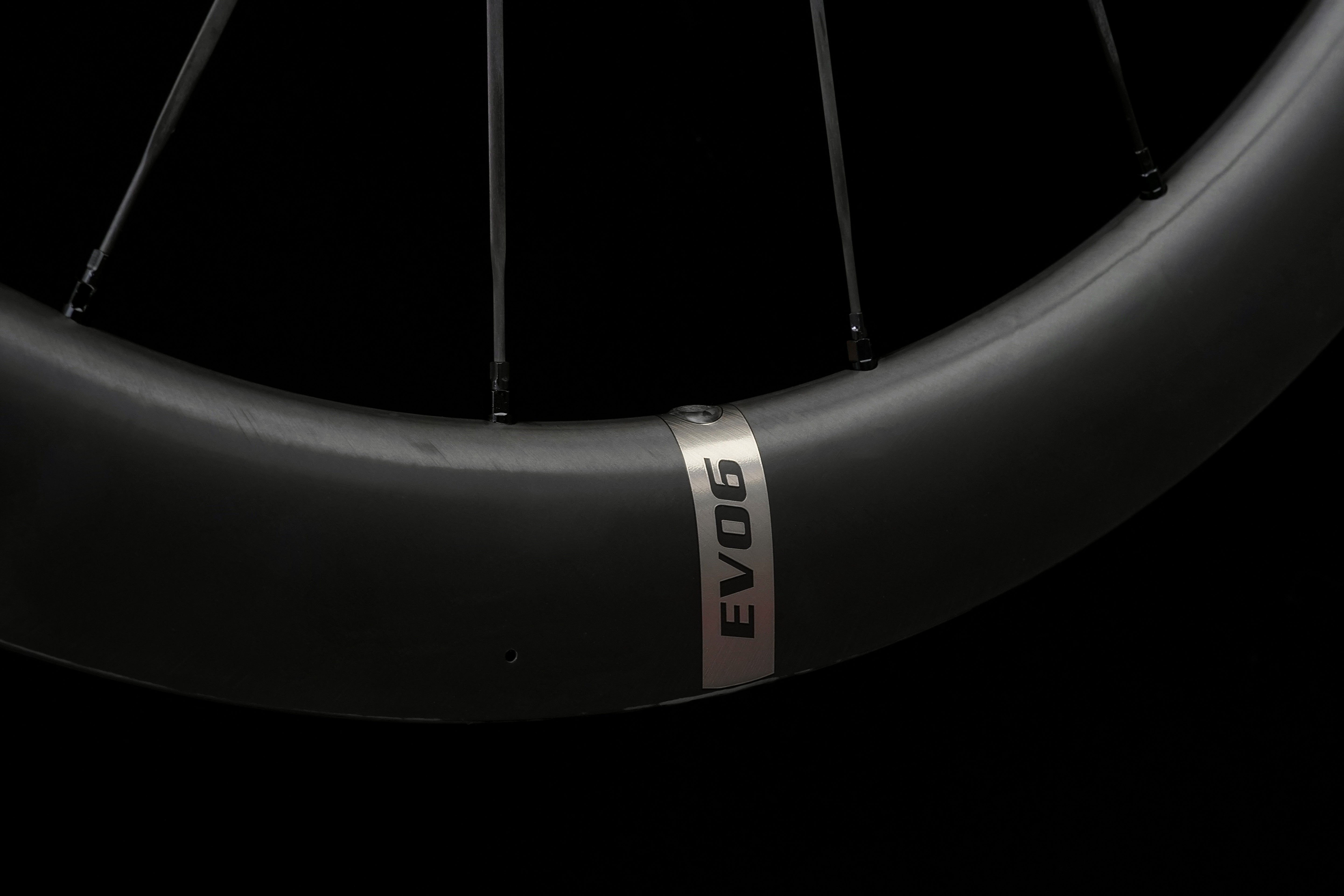 58mm aero carbon wheels with carbon spokes and alloy wheels