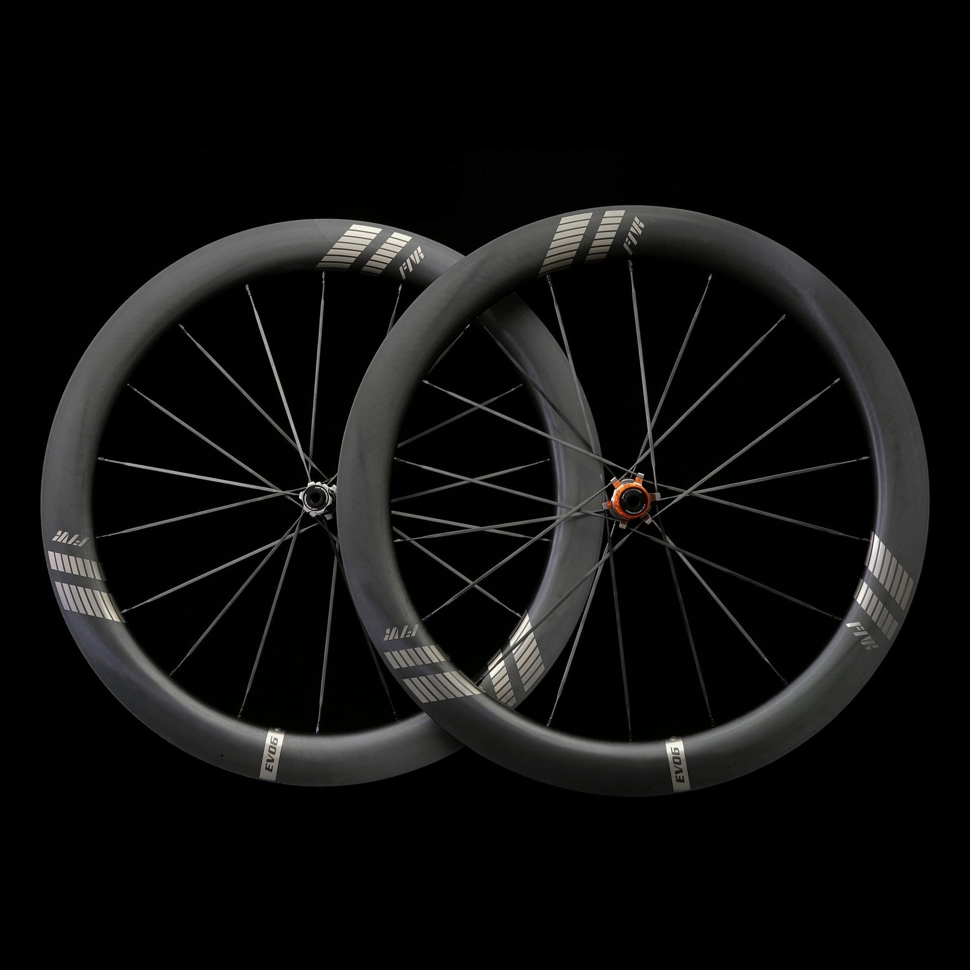 Lightweight 1280g carbon race wheels side profile